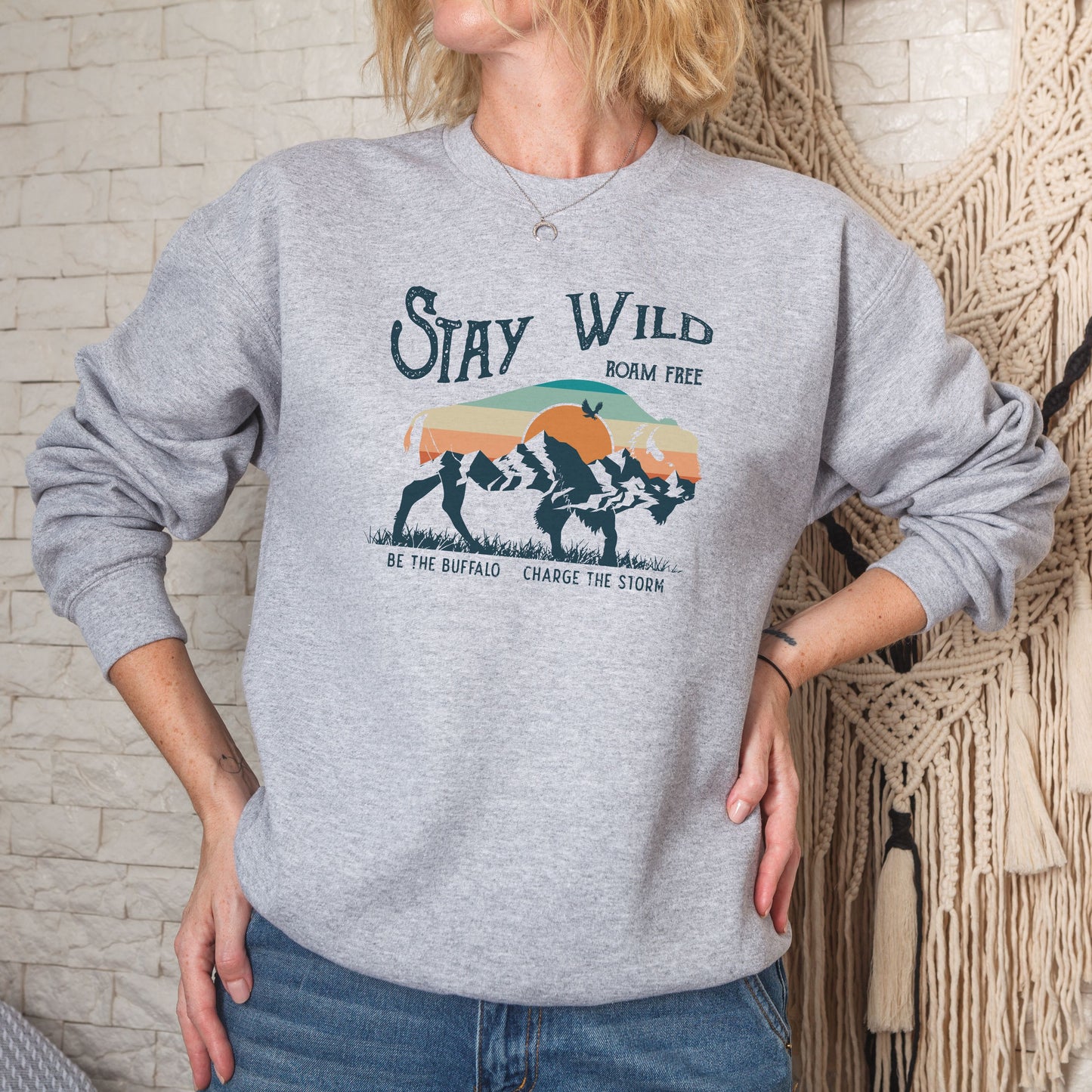 Stay Wild Graphic CrewneckSweatshirt